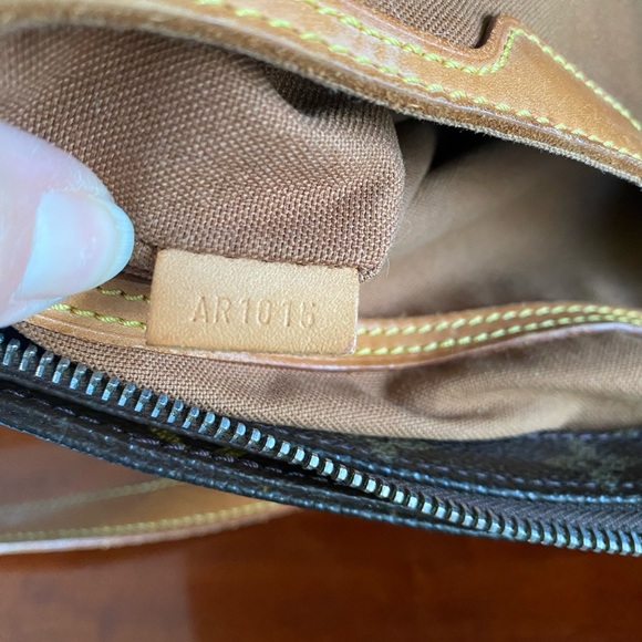 AUTHENTIC LOUIS VUITTON MONOGRAM MEZZO TOTE/Shoulder BAG W/COA - Picture 14 of 16